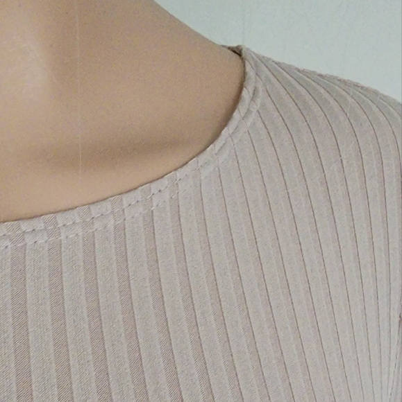 FOREVER 21 BEIGE RIBBED STRETCHY CREW NECK BODYSUIT NWOT SMALL - Picture 8 of 8